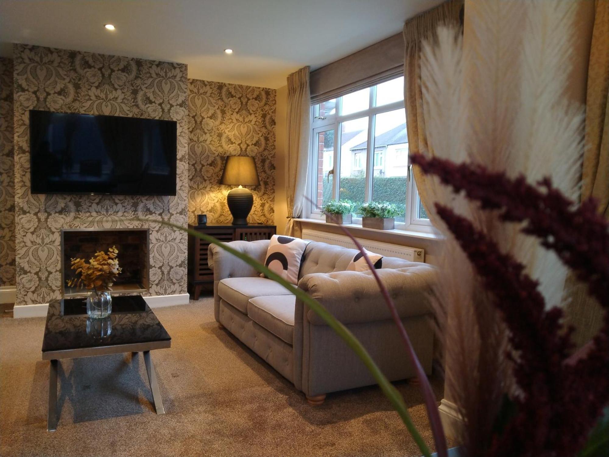 Sirius House - Sleeps 7, Driveway, Garden Villa Crewe Eksteriør bilde