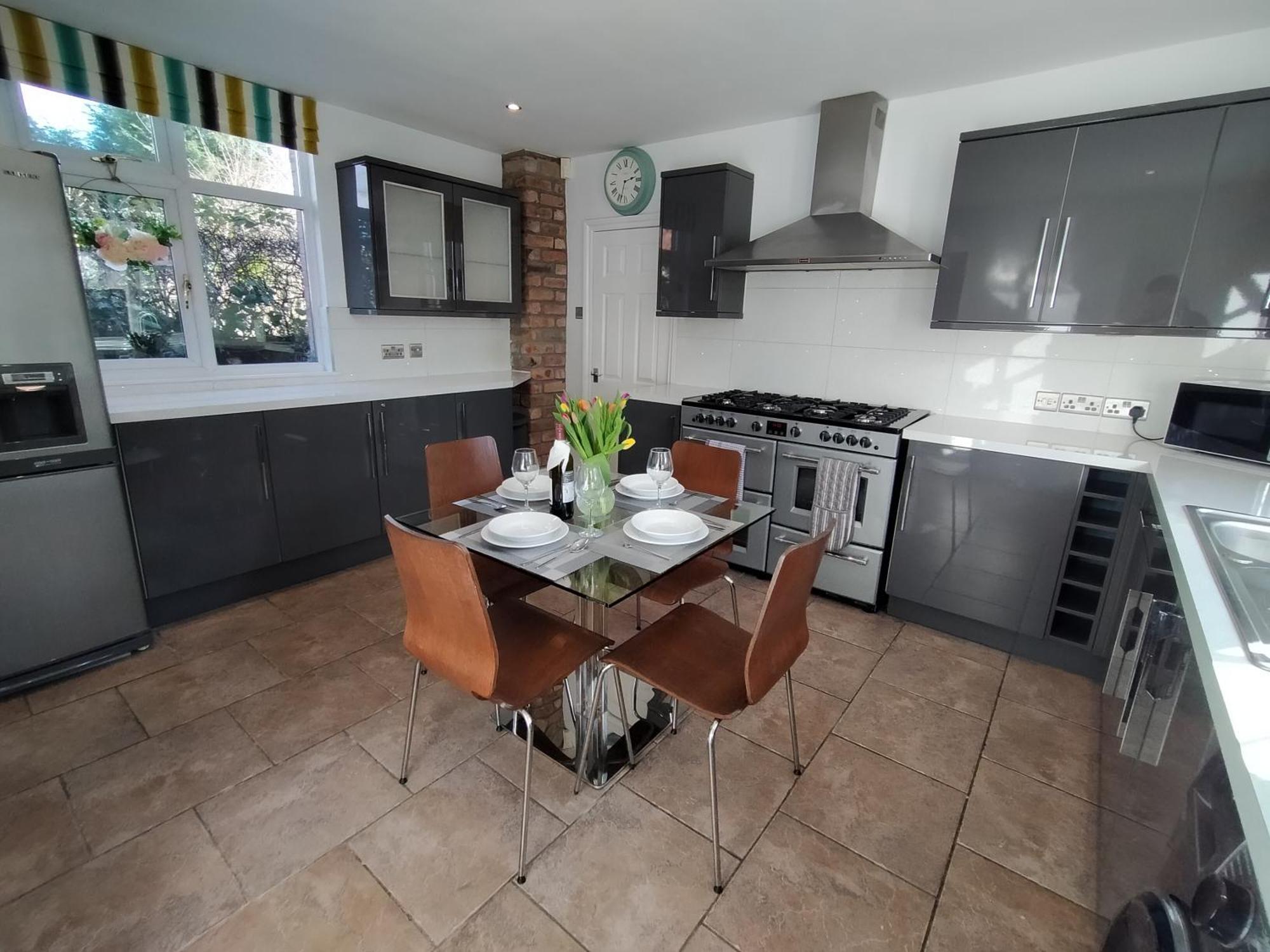 Sirius House - Sleeps 7, Driveway, Garden Villa Crewe Eksteriør bilde