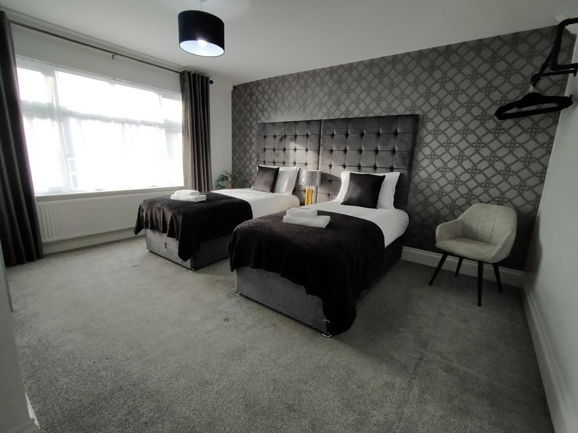 Sirius House - Sleeps 7, Driveway, Garden Villa Crewe Eksteriør bilde