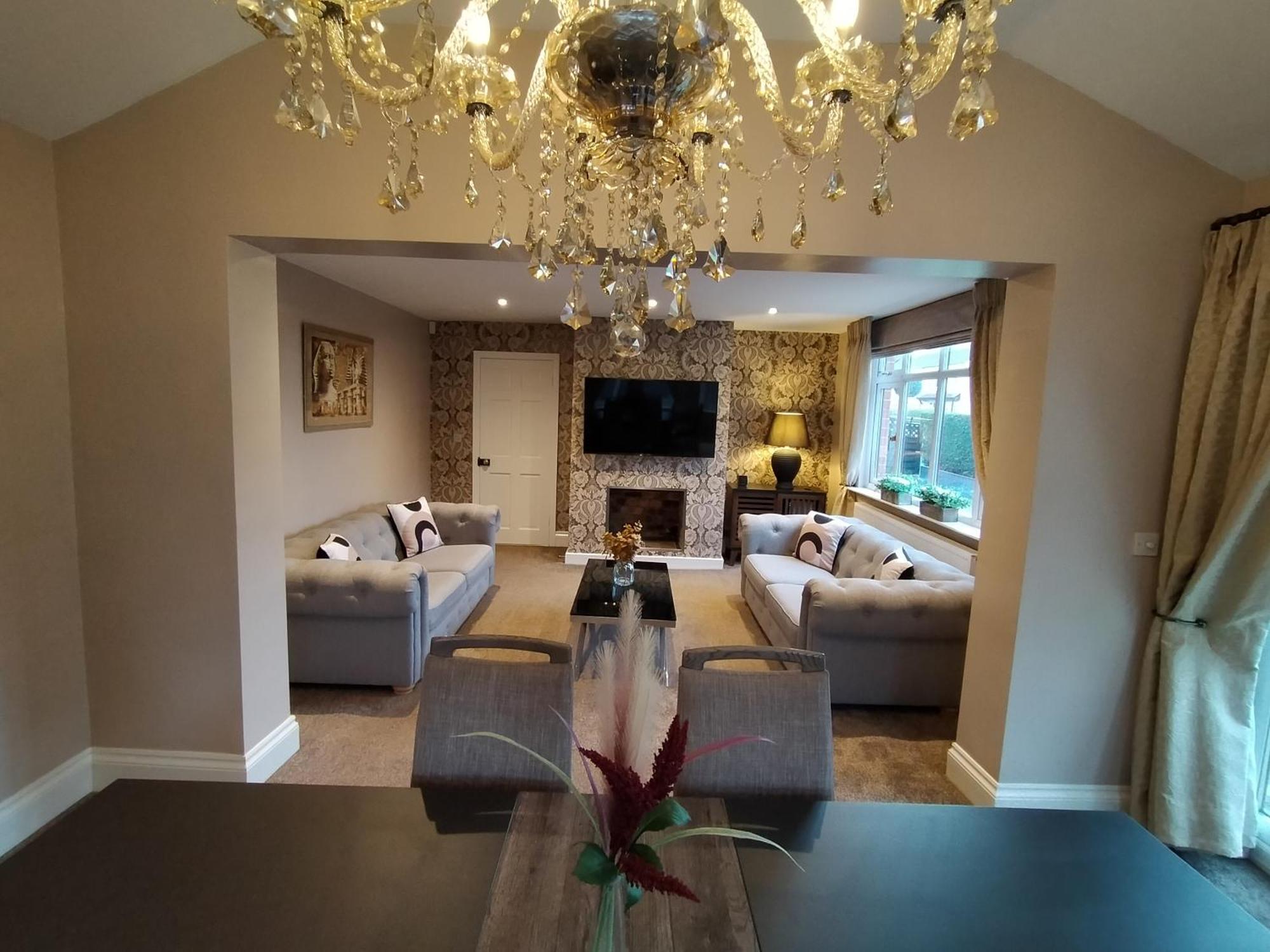 Sirius House - Sleeps 7, Driveway, Garden Villa Crewe Eksteriør bilde