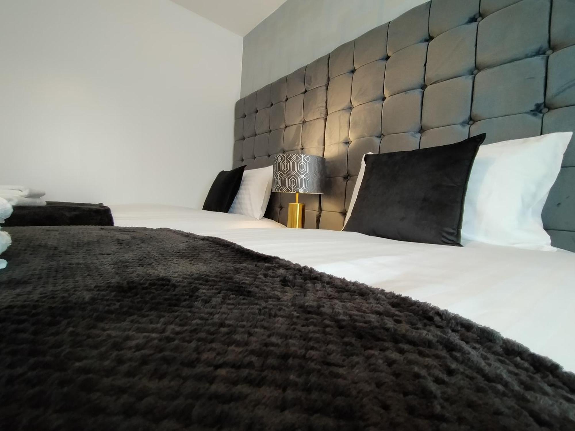 Sirius House - Sleeps 7, Driveway, Garden Villa Crewe Eksteriør bilde