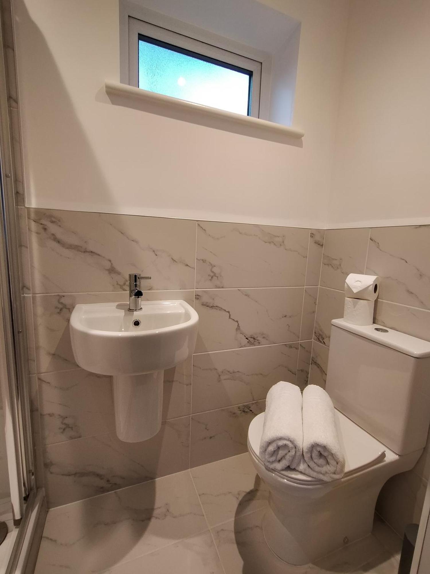 Sirius House - Sleeps 7, Driveway, Garden Villa Crewe Eksteriør bilde