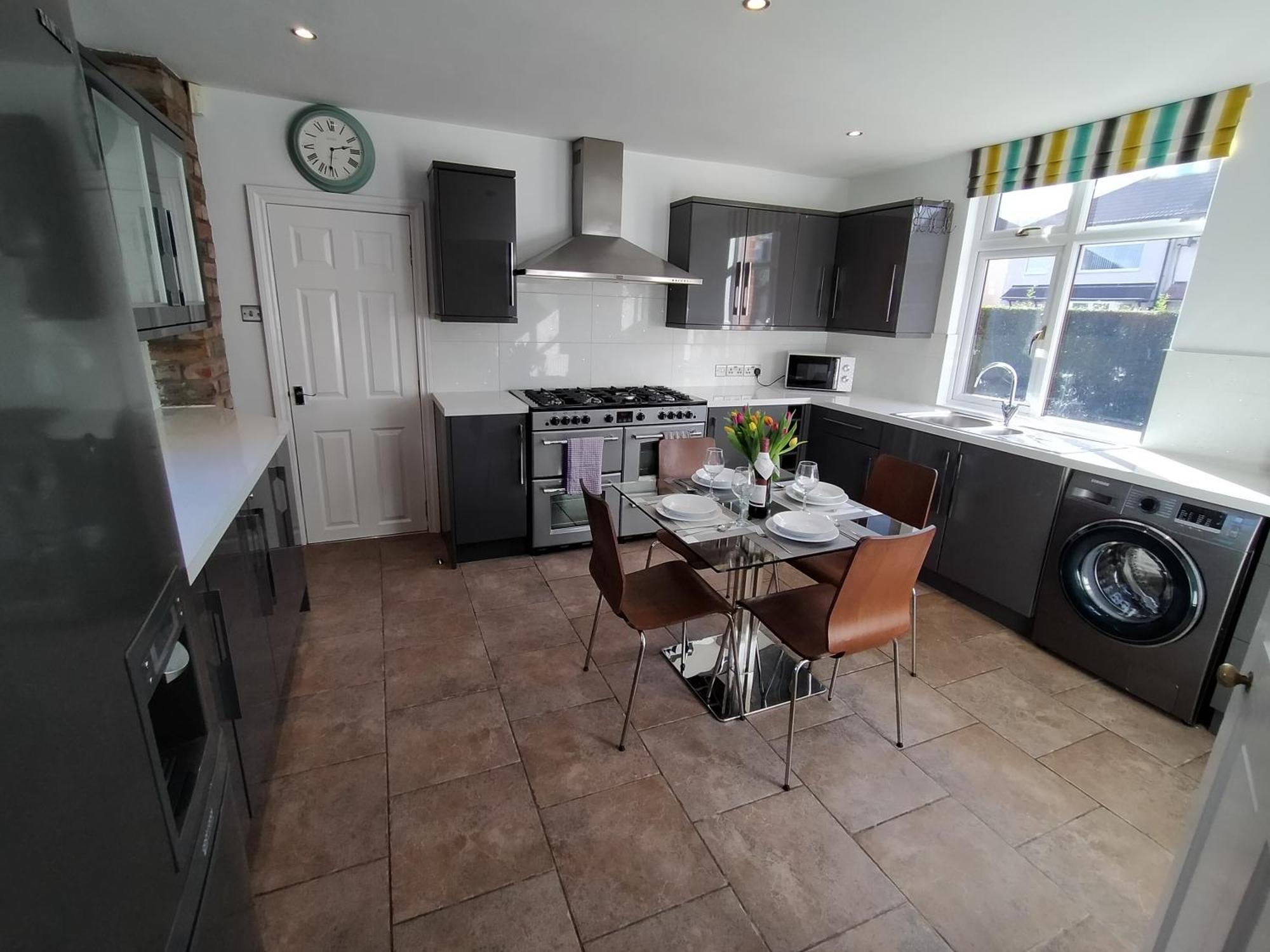 Sirius House - Sleeps 7, Driveway, Garden Villa Crewe Eksteriør bilde