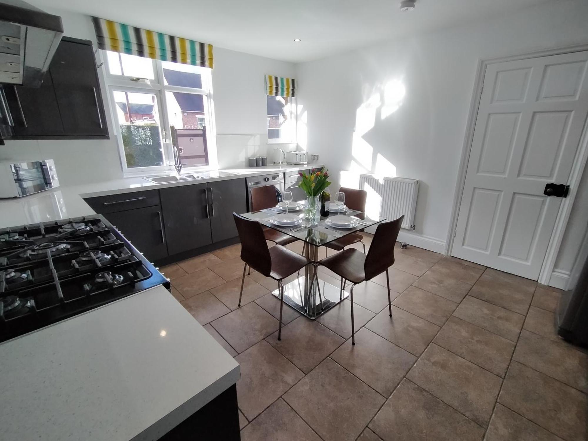 Sirius House - Sleeps 7, Driveway, Garden Villa Crewe Eksteriør bilde