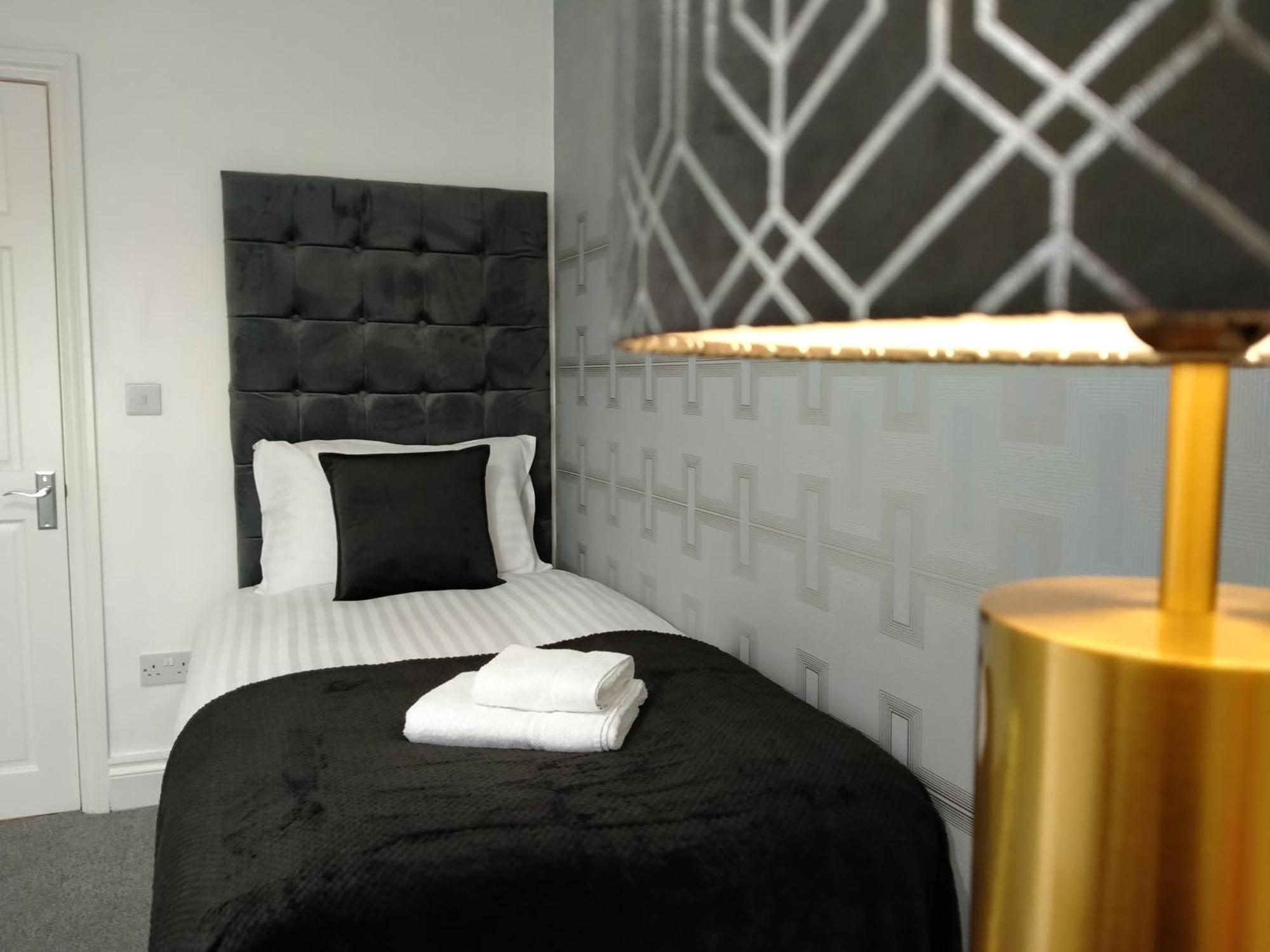 Sirius House - Sleeps 7, Driveway, Garden Villa Crewe Eksteriør bilde