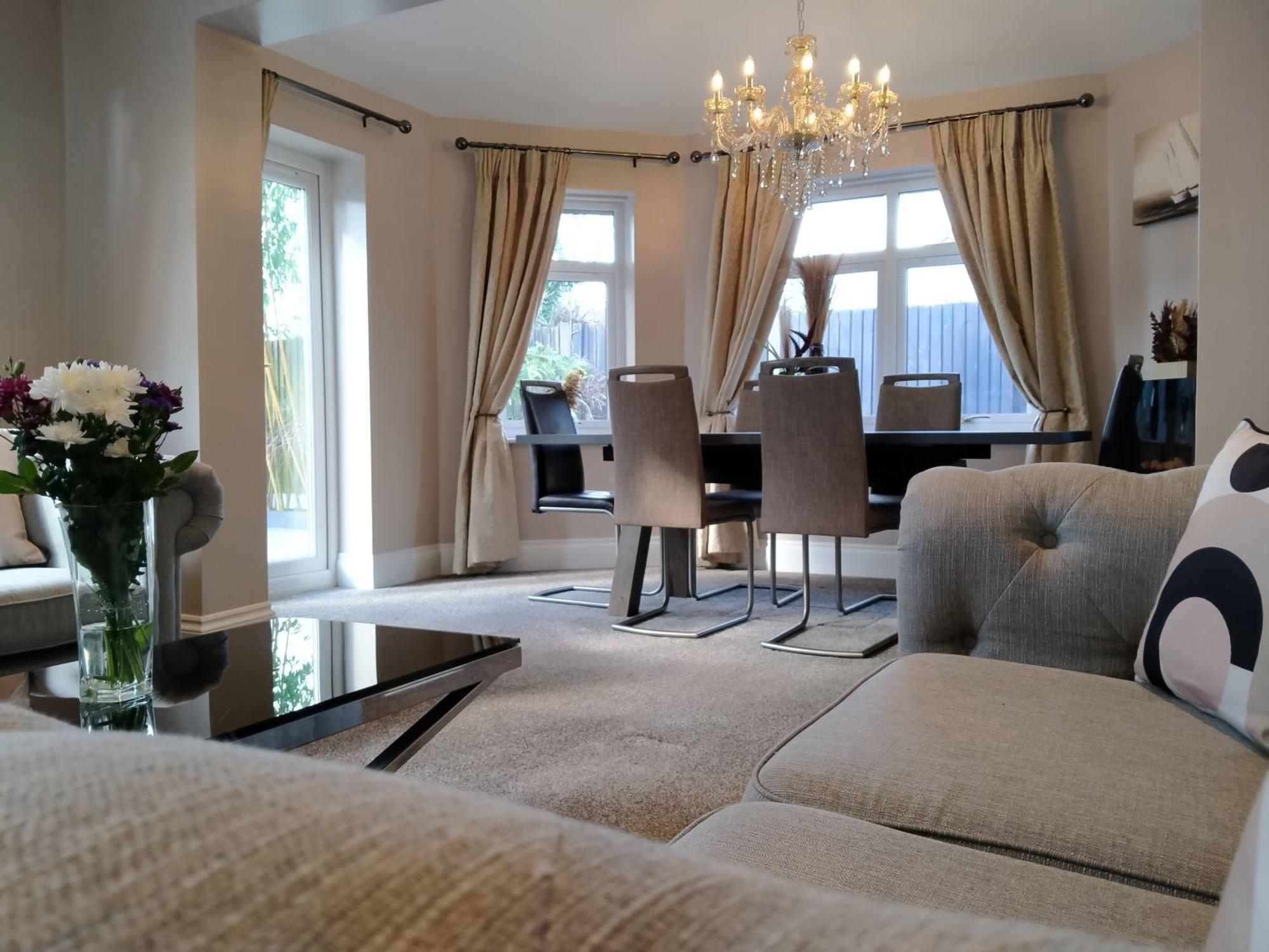 Sirius House - Sleeps 7, Driveway, Garden Villa Crewe Eksteriør bilde