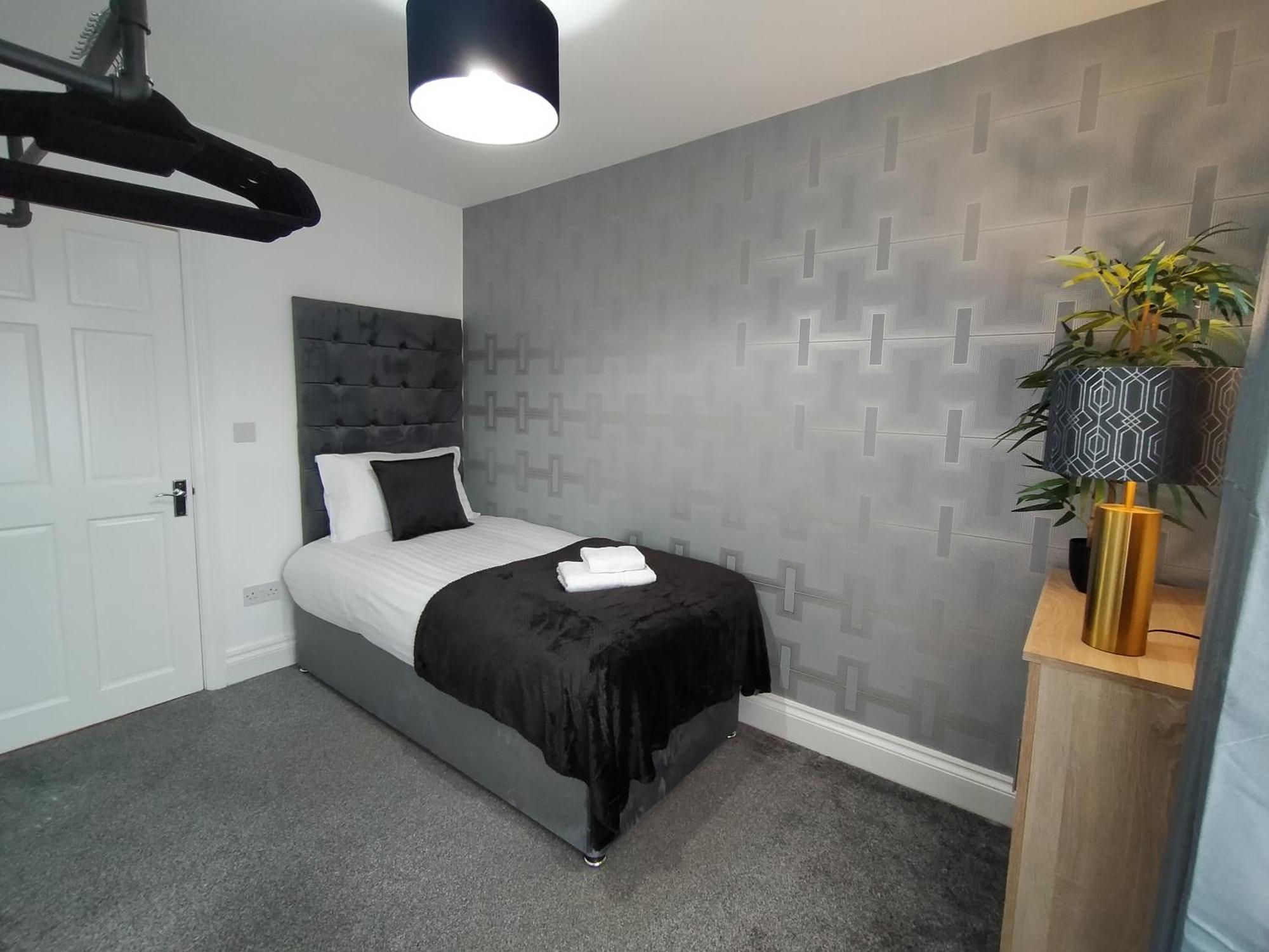 Sirius House - Sleeps 7, Driveway, Garden Villa Crewe Eksteriør bilde