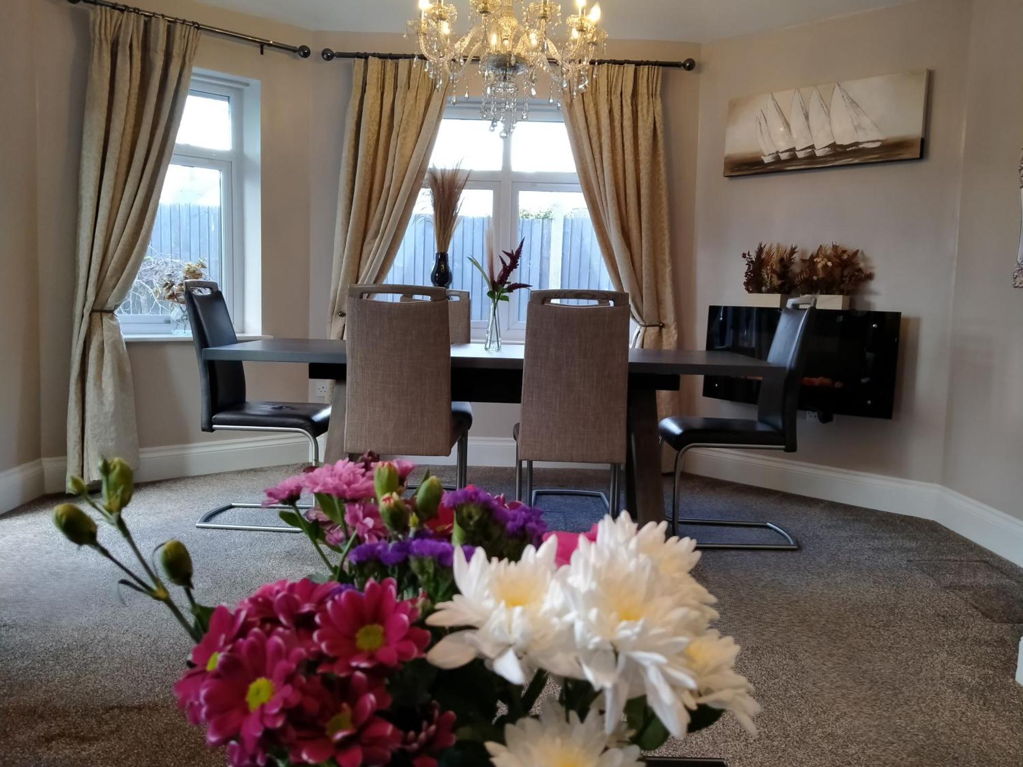 Sirius House - Sleeps 7, Driveway, Garden Villa Crewe Eksteriør bilde